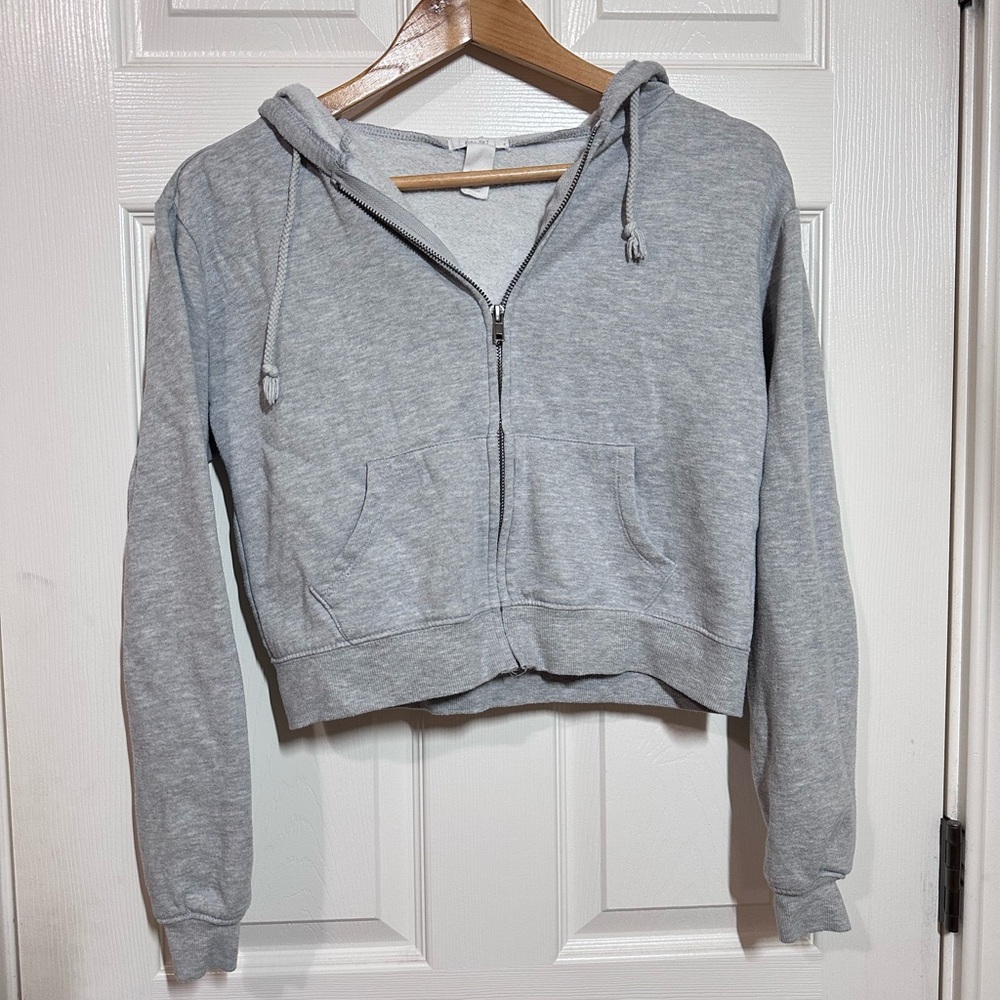 Aritzia Gray Sweatshirt Hoodie for Comfort and Style